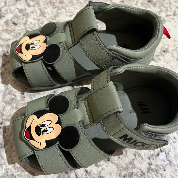 Mickey Mouse sandals green H&M - Picture 2 of 2